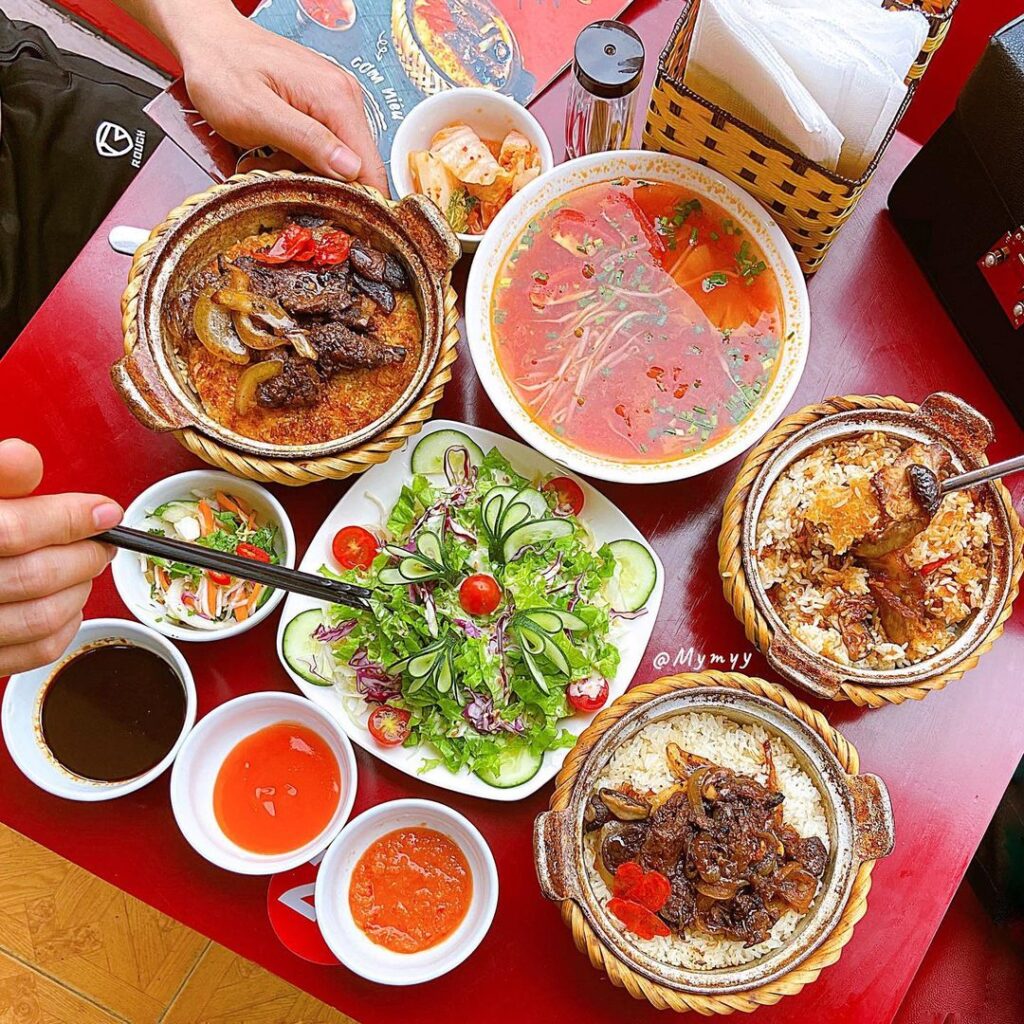 cơm niêu Cầu Giấy