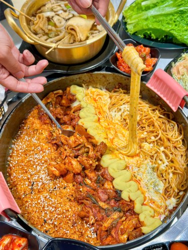lẩu tokbokki Hà Nội - Mr. Dakgalbi Việt Nam