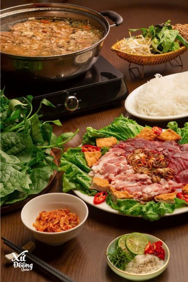 Xứ Đông quán - Lẩu cua đồng giã tay