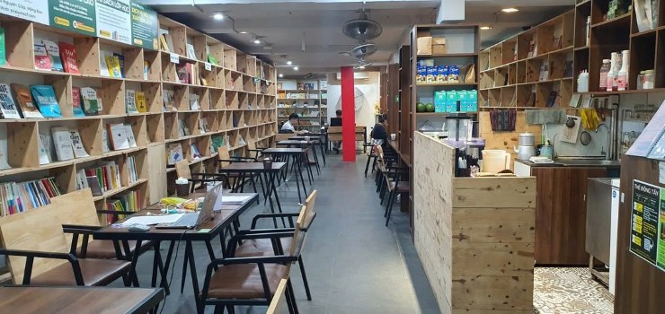 Đông Tây Cafe - cafe sách Hà Nội