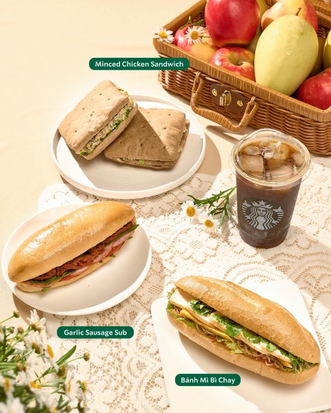 Starbucks - cà phê Hồ Gươm