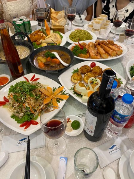 nhà hàng Hoàng Mai