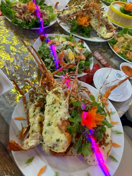 Buffet hải sản Phạm Văn Đồng