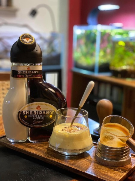 cafe sân vườn Long Biên